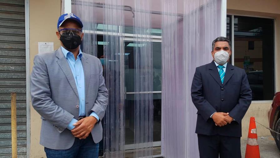 Fiscalía Santo Domingo Oeste instala una cabina de desinfección contra el coronavirus