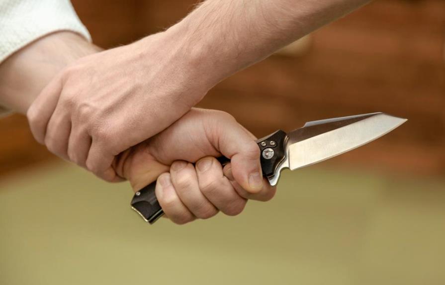 Hombre mutila mano a un primo mientras ingerían alcohol en colmadón de El Seibo 
