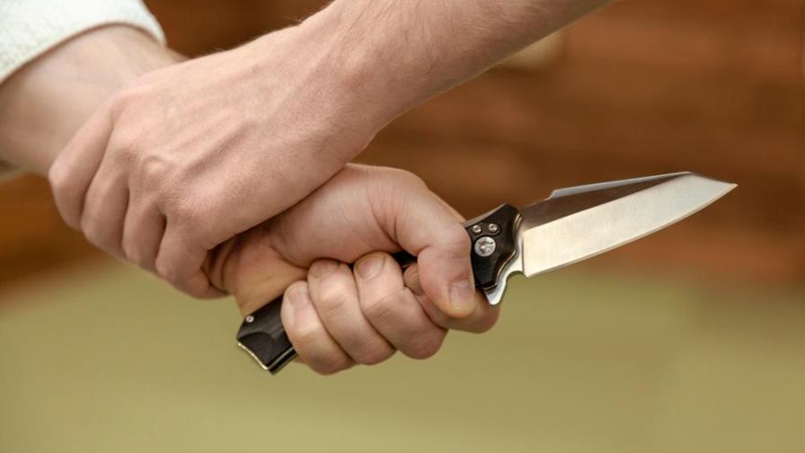 Hombre mutila mano a un primo mientras ingerían alcohol en colmadón de El Seibo 