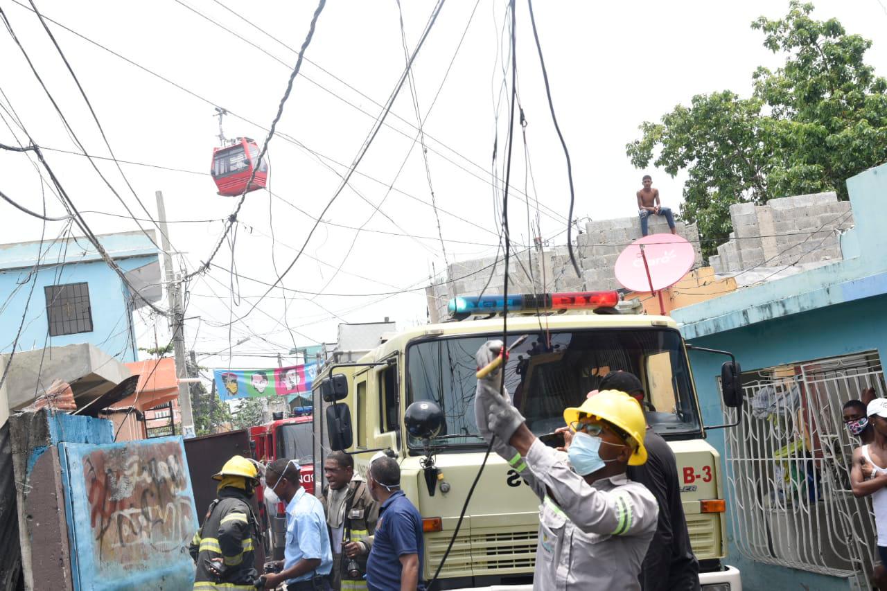 Para extinguir el incendio fueron necesarias tres unidades del Cuerpo de Bomberos del Distrito Nacional.