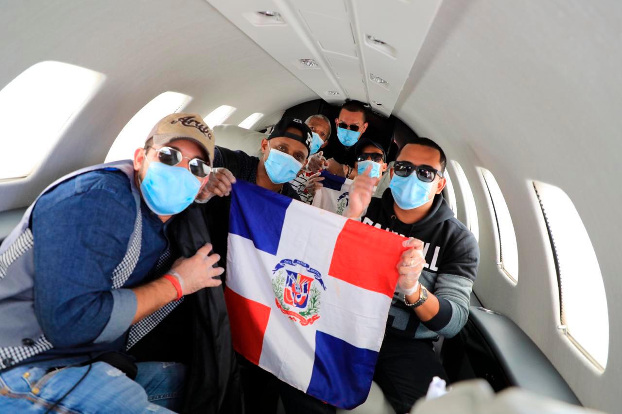 Al estallar la crisis de la pandemia del COVID-19, los músicos quedaron varados en el muelle de Miami.