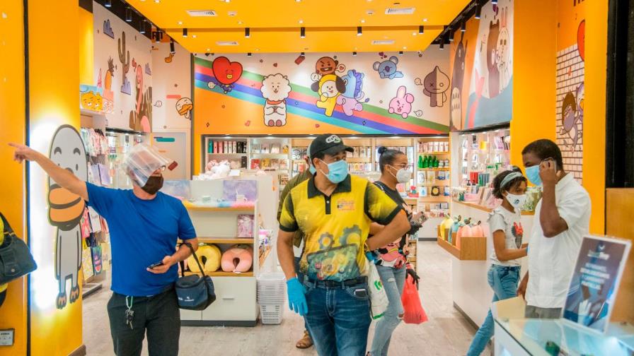 Gobierno autoriza apertura de negocios en centros comerciales