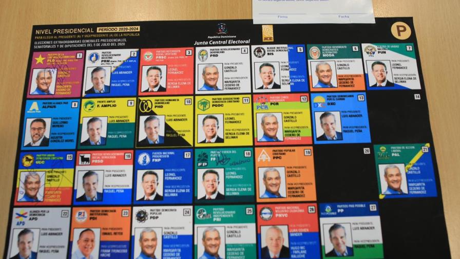 JCE y partidos validan impresión de prueba de boleta presidencial en editoras