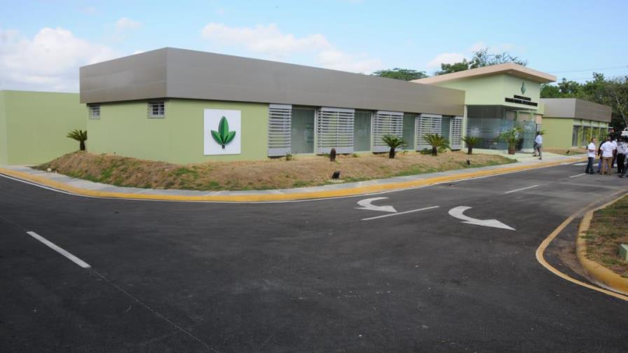 Ministro de Agricultura entrega nuevas instalaciones de la Oficina Regional en Santiago Ministro de Agricultura entrega nuevas instalaciones de la Oficina Regional en Santiago