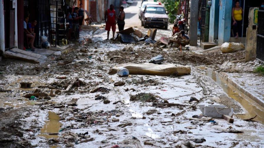 Intervienen tanque que provocó inundación en sector de Santiago 