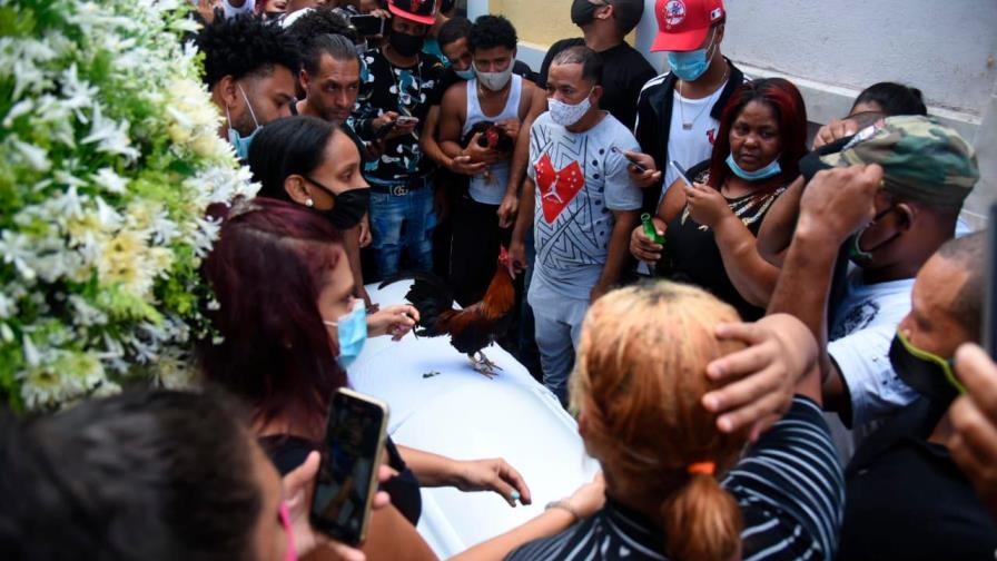 Entre música y gallos multitud sepulta a La Soga en Santiago Entre música y gallos multitud sepulta a La Soga en Santiago