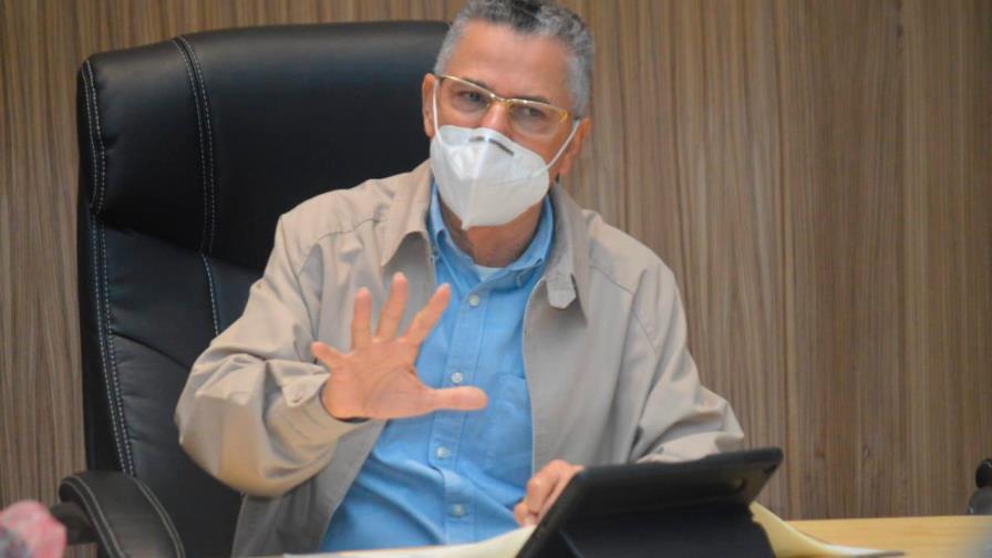 Ayuntamiento SDE dice paralizará construcción de parada de autobuses en Parque del Este