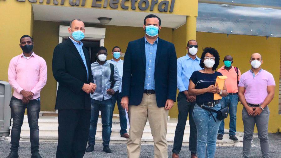 Equipo de Antonio Taveras denuncia vandalizan su propaganda