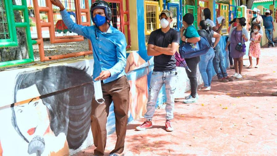 Contagios por COVID-19 continúan en aumento; el país registra 1,418 nuevos casos 