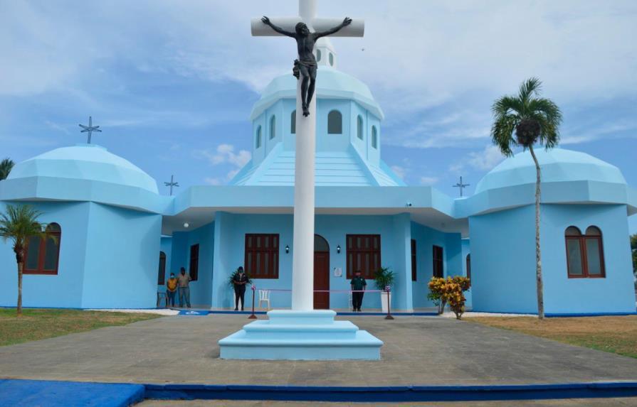 Alcaldía SDE entrega remozada capilla Cristo Salvador, abandonada por dos años