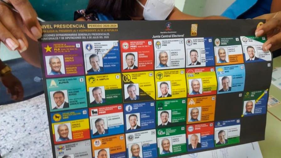 Boletas marcadas en candidatos presidenciales son “manchas de impresión” y no deben ser usadas Boletas marcadas en candidatos presidenciales son “manchas de impresión” y no deben ser usadas