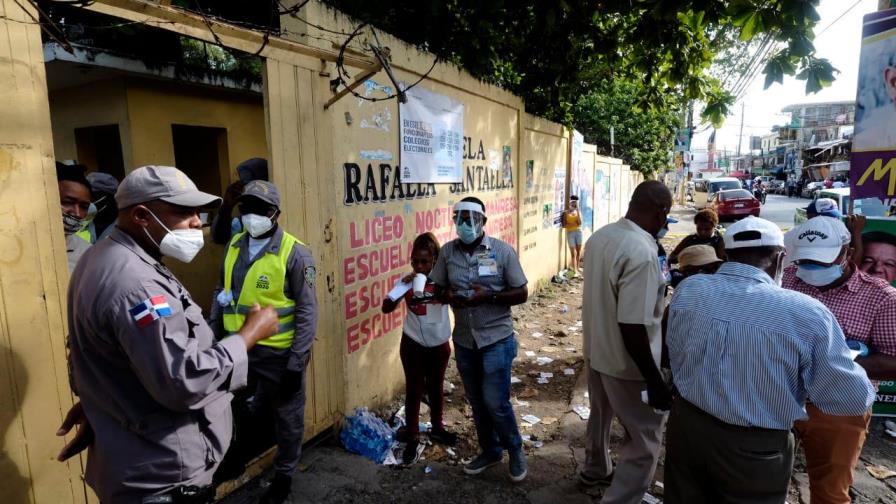 Al cierre de las elecciones en Herrera, pocos votantes se mantenían sin sufragar 