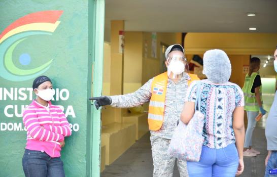El inicio del proceso electoral en la Escuela Primaria República de Panamá se realiza con un leve retraso 