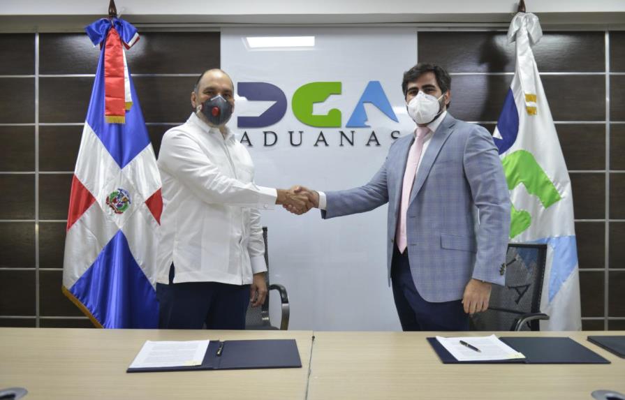 Firman acuerdo para mejorar la cadena logística de las aduanas dominicanas
