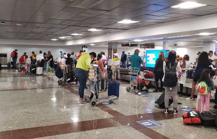 Más de 15 mil pasajeros se movilizaron por aeropuertos de Aerodom en fin de semana