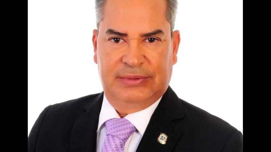 Trasladan de Santiago a Santo Domingo diputado electo por Montecristi afectado de COVID-19