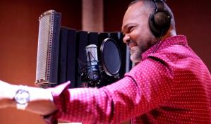 F&eacute;lix Manuel ahora le canta a las "bendecidas"