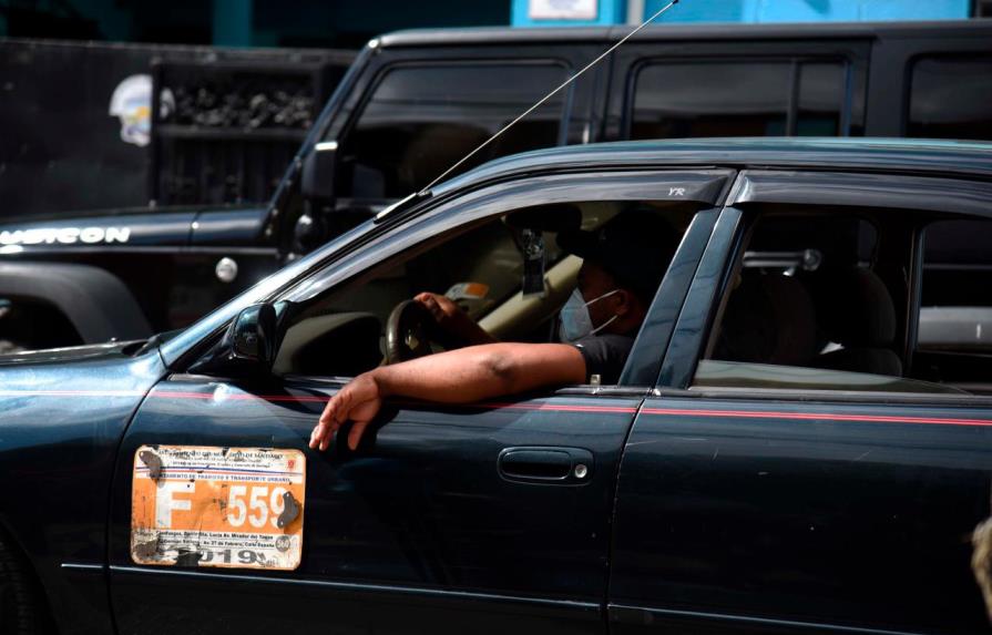 Salud Pública llama a limitar a tres la cantidad pasajeros en carros de concho