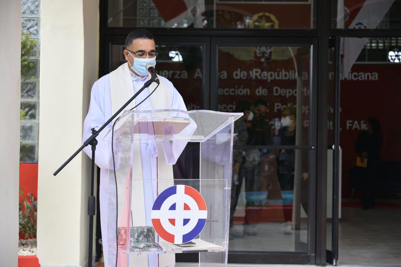 La bendición de las obras estuvo a cargo del Coronel Capellán Mayor Domingo Figueroa Figueroa.
