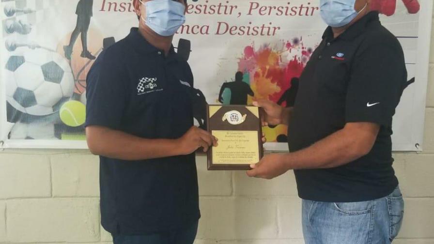 Unión Deportiva de la provincia Espaillat reconoce al monitor Félix Almánzar