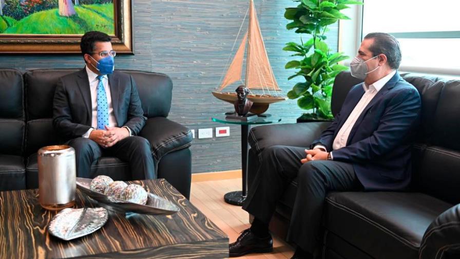 Ministro de Turismo se reúne con David Collado y crean comisión de transición 
