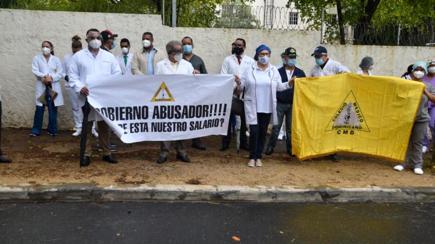 Colegio Médico exige pago de salario a más 18,000 galenos Colegio Médico exige pago de salario a más 18,000 galenos