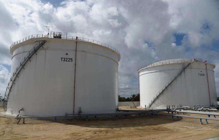 Danilo Medina inaugura tanques para almacenamiento de combustibles