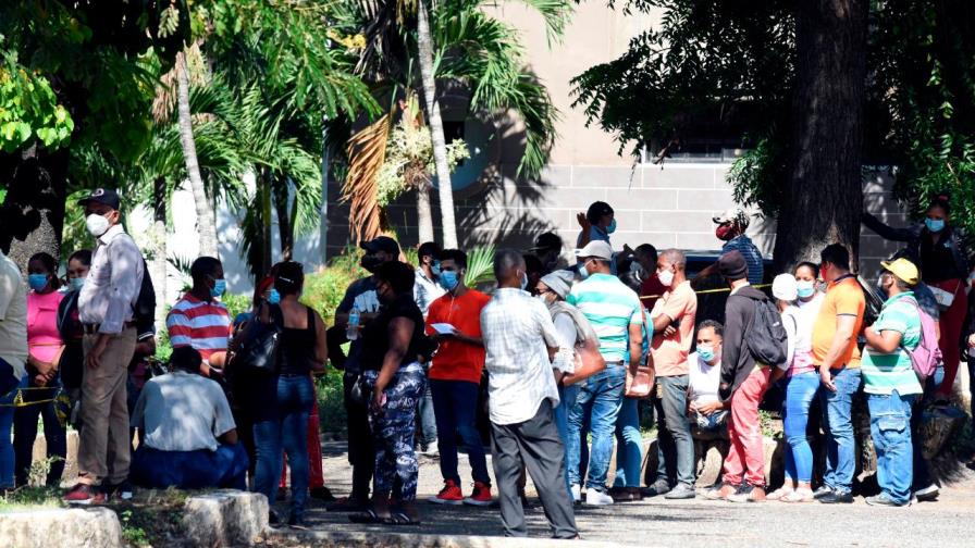 Retoman operativo de pruebas para detectar el COVID-19 en hospital de Santiago Retoman operativo de pruebas para detectar el COVID-19 en hospital de Santiago