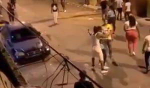 Residentes del sector de Villas Agrícolas se enfrentan a botellazos con cuchillo en mano