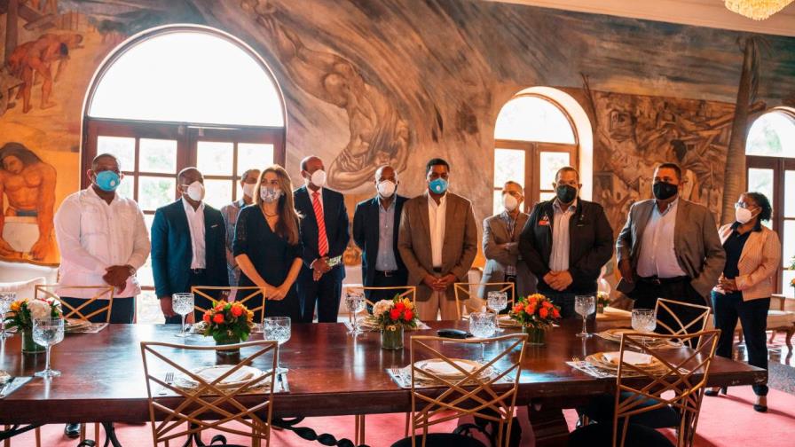 Carolina Mejía se reúne con alcaldes de la Mancomunidad del Gran Santo Domingo