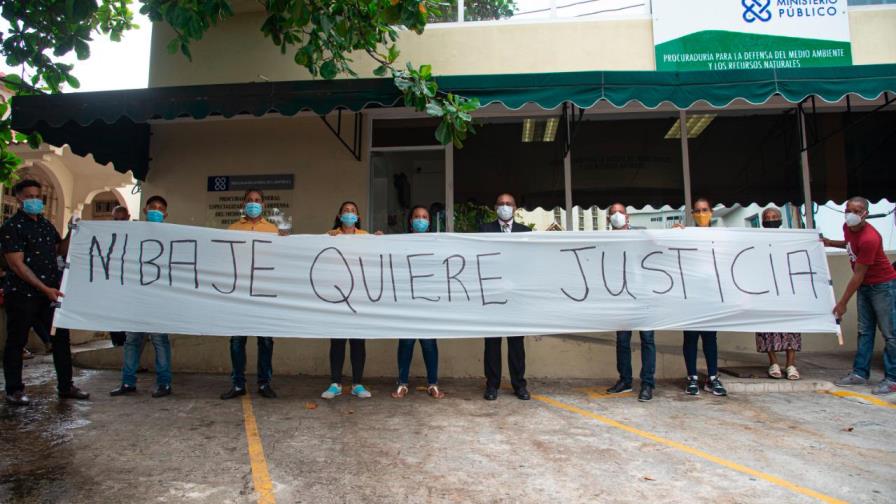 Depositan querella contra ministro de Medio Ambiente Depositan querella contra ministro de Medio Ambiente