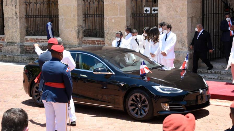 Elon Musk, honrado de que Luis Abinader se transporte en un Tesla Elon Musk, honrado de que Luis Abinader se transporte en un Tesla
