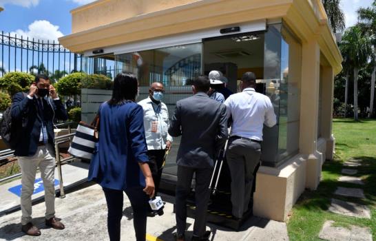 Sacan del Palacio Nacional a periodistas cubren juramentación de funcionarios