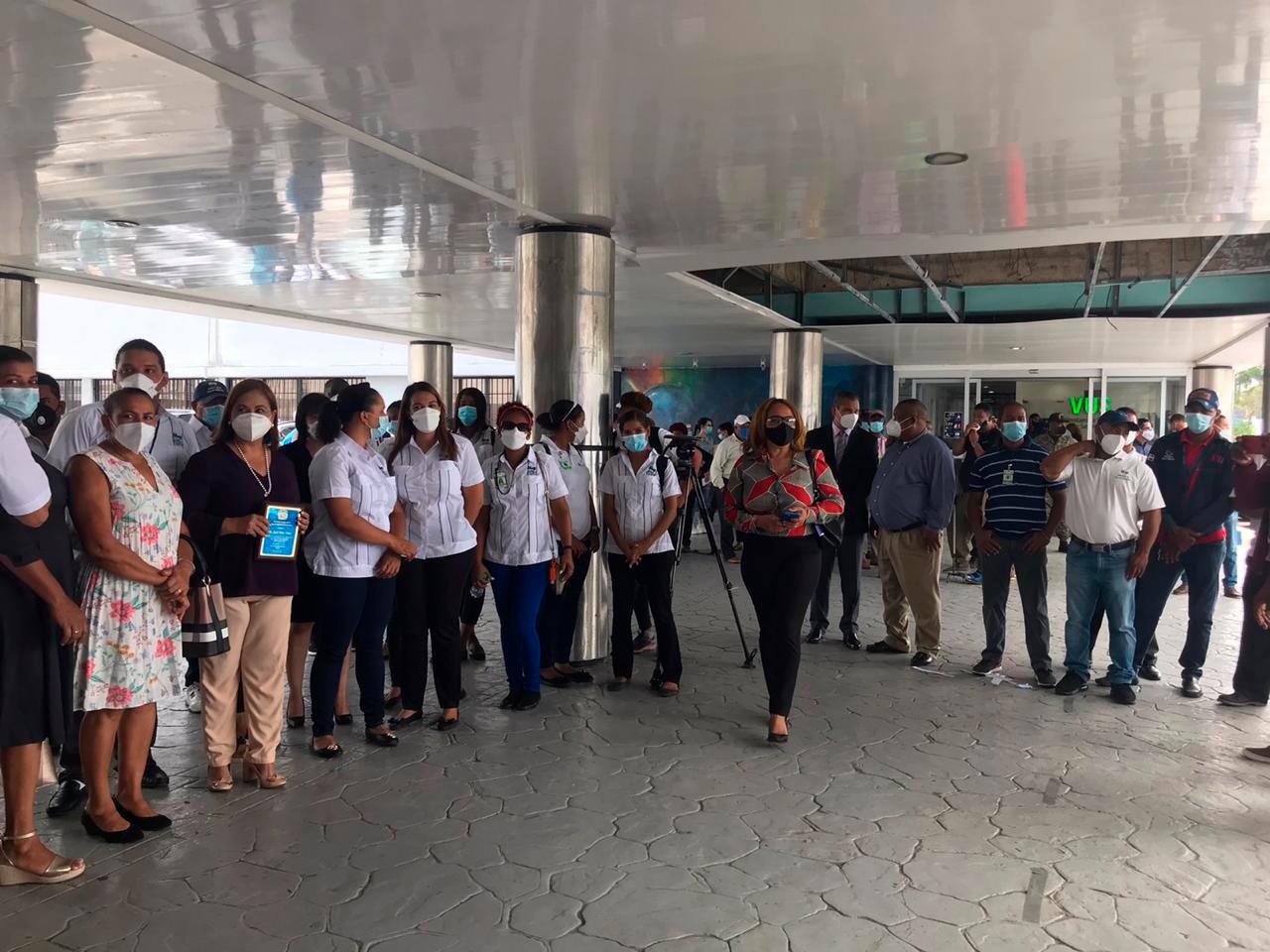 Ministro de Salud realiza recorrido por la entidad previo a su toma de posesión Ministro de Salud realiza recorrido por la entidad previo a su toma de posesión