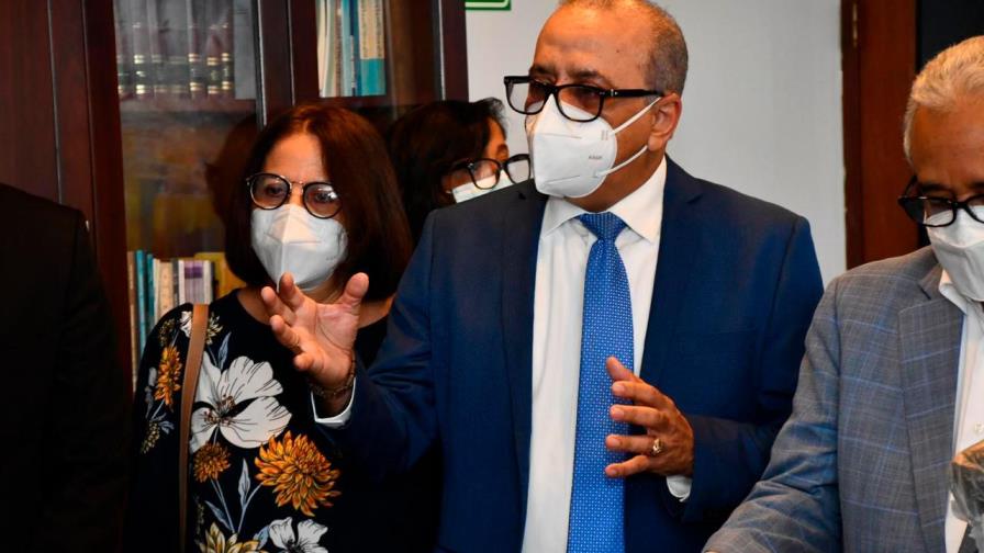 Ministro de Salud resalta trabajo de los profesionales de la medicina