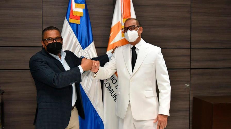 Deligne Ascensión toma posesión como ministro de Obras Públicas