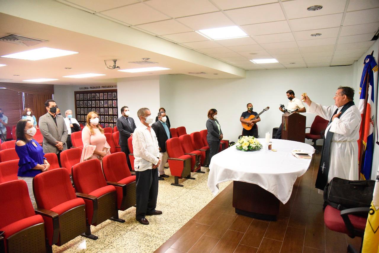 Directiva del CMD realiza misa de conmemoración.