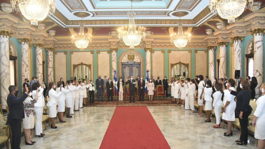 Presidente Abinader juramenta a las gobernadoras provinciales 