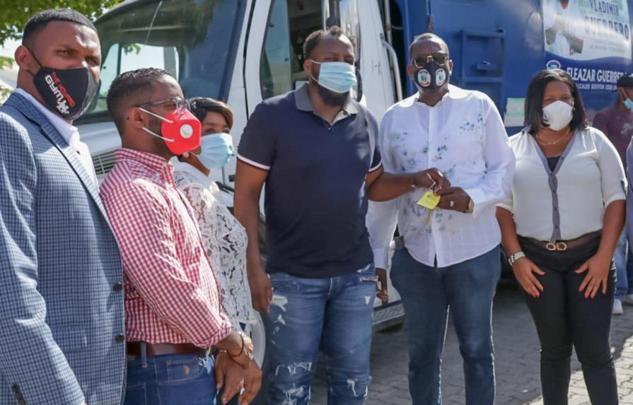 Vladimir Guerrero dona camiones recolectores de basura al ayuntamiento de Nizao