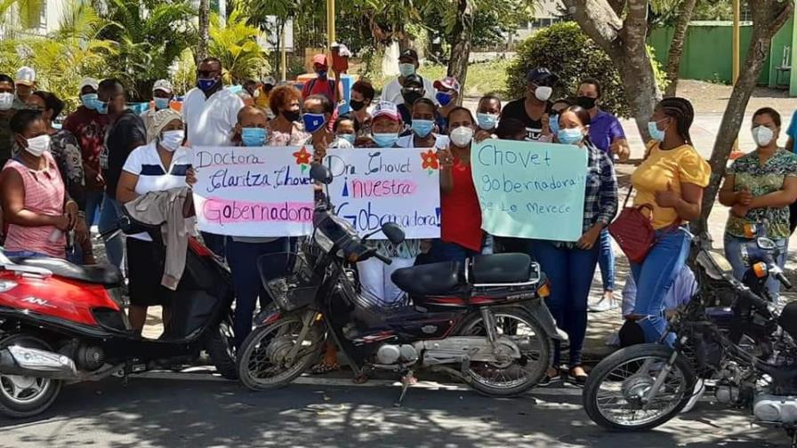 Mujeres se movilizan exigiendo designación de gobernadora en El Seibo