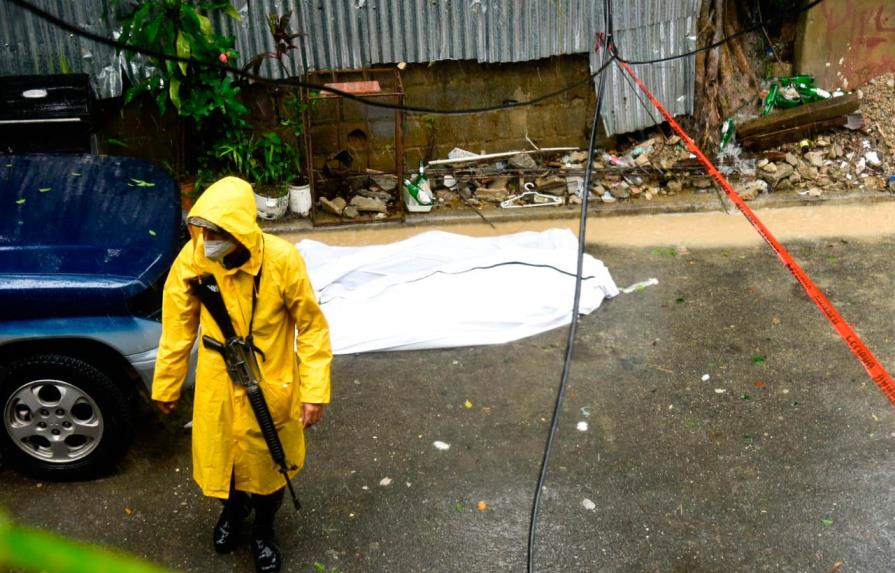 Sube a tres el número de muertos en el país por paso tormenta Laura