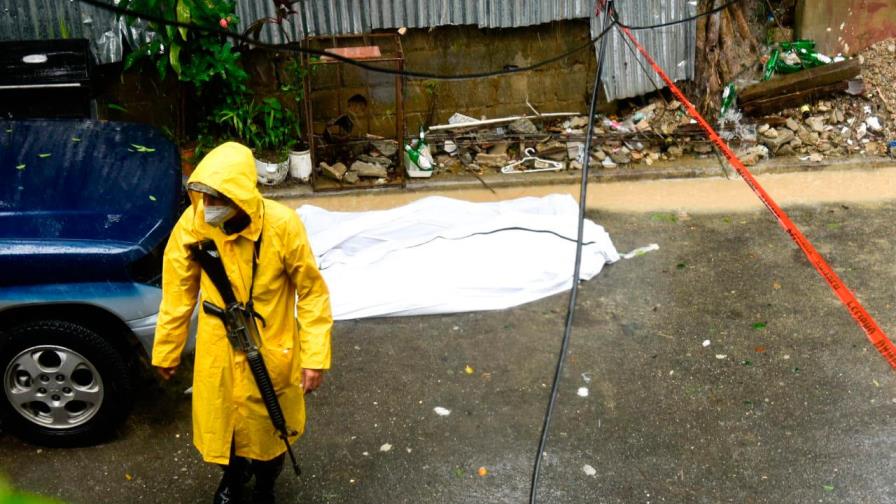 Sube a tres el número de muertos en el país por paso tormenta Laura