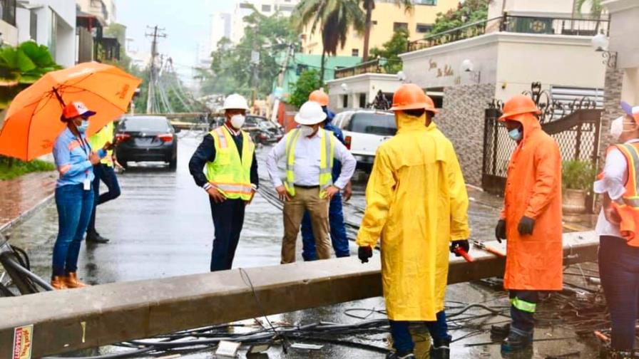 Edesur dice normaliza el 97.5 % del servicio eléctrico a afectados por la tormenta Laura Edesur dice normaliza el 97.5 % del servicio eléctrico a afectados por la tormenta Laura