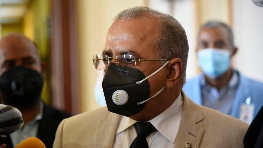 Ministro de Salud evita opinar sobre el estado de emergencia pero advierte que hay que mantener las medidas de control