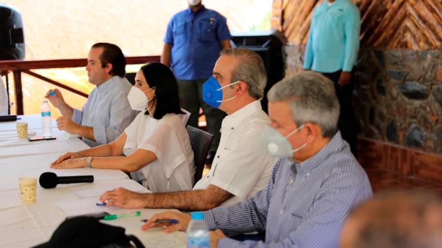 Luis Abinader promete médicos especialistas en cada una de las provincias del país Luis Abinader promete médicos especialistas en cada una de las provincias del país