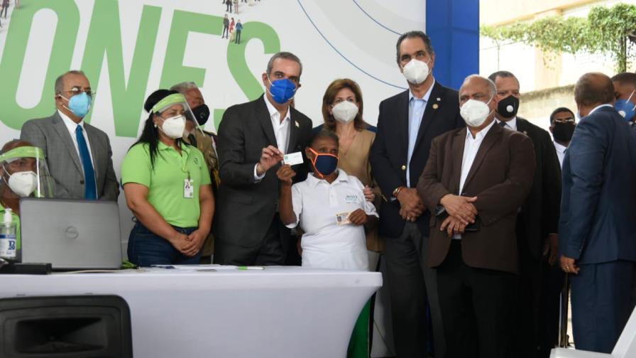 El presidente de la República realiza jornada de afiliación al Senasa
