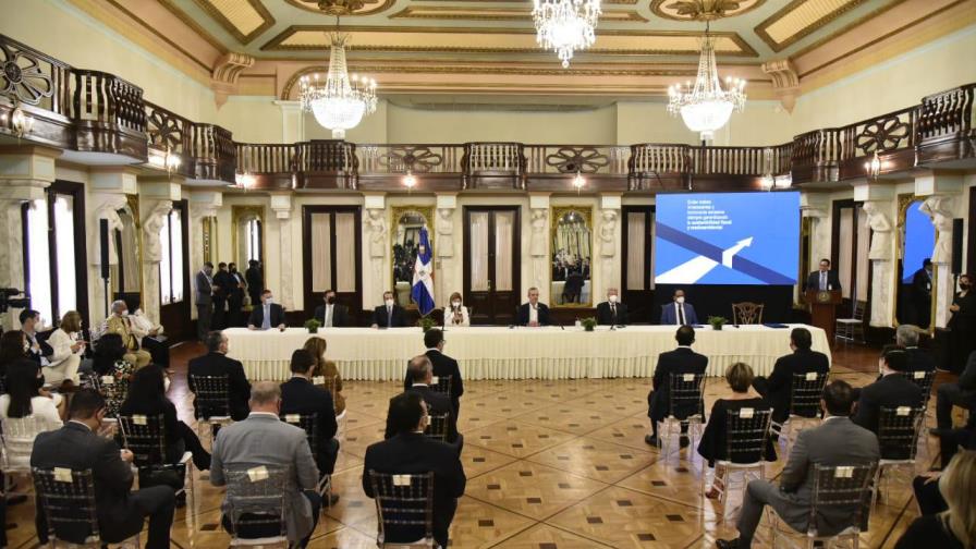 El Gobierno firma reglamento de Alianzas Público-Privadas en busca de desarrollo económico 