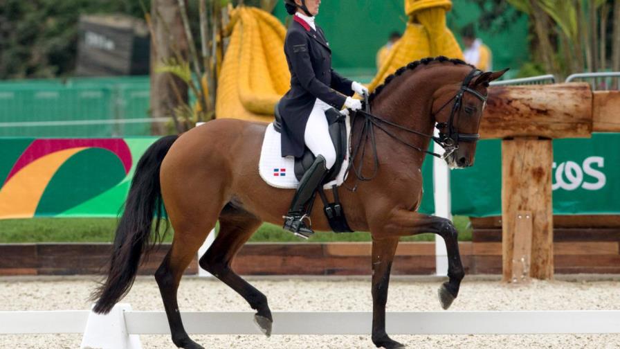Yvonne Losos recibe máxima distinción de la Federación Ecuestre Internacional