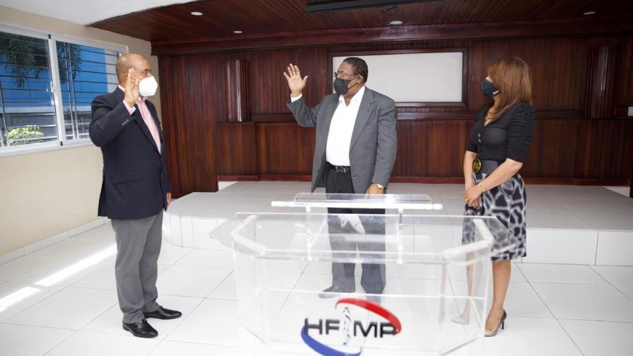 Juramentan a nuevo director del Hospital Francisco Moscoso Puello