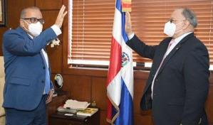 Ministro de Salud juramenta nuevo director de Hemocentro